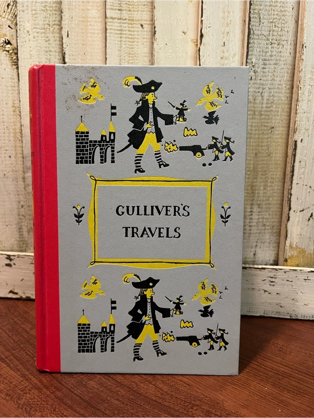 Gulliver's Travels Decorative Hardcover — Gray, Yellow & Red